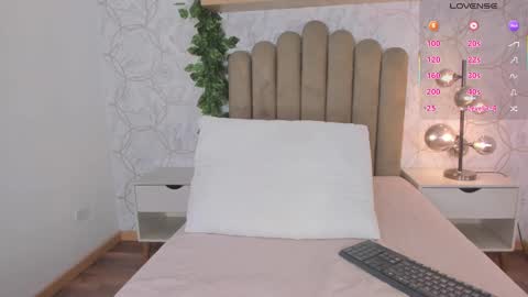 Snapshot of roma_love_ chatting on October 2025 12:03:01 PM online show from October 2025 12:03:01 PM