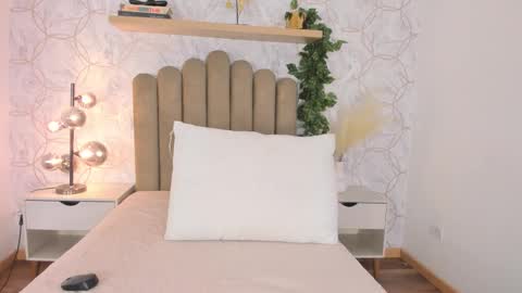 Snapshot of roma_love_ chatting on October 2025 12:15:01 PM online show from October 2025 12:15:01 PM