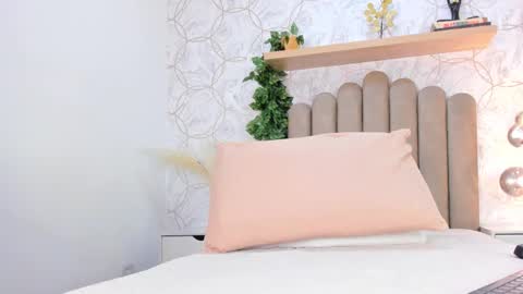 Snapshot of roma_love_ chatting on November 2025 11:54:01 AM online show from November 2025 11:54:01 AM