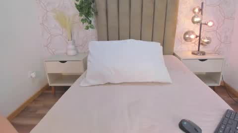 Snapshot of roma_love_ chatting on November 2025 01:00:02 PM online show from November 2025 01:00:02 PM