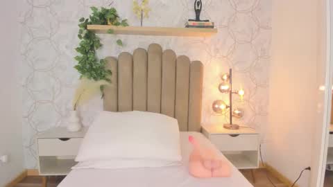 Snapshot of roma_love_ chatting on November 2025 12:41:02 PM online show from November 2025 12:41:02 PM