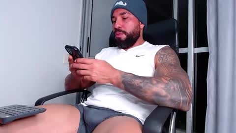 Snapshot of roman_muscle_ chatting on February 2025 04:03:02 AM Roman online show from February 2025 04:03:02 AM