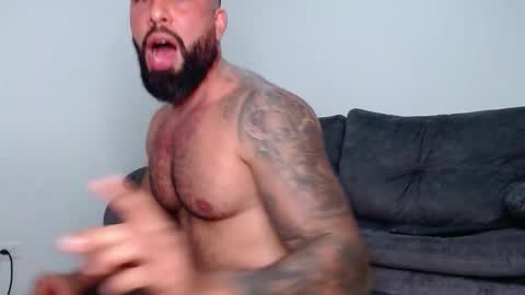 Roman online show from November 2025 10:04:02 PM