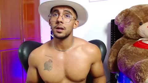 Roman online show from March 2025 09:09:02 PM