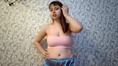 Alya online show from December 2025 12:01:02 PM