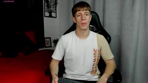 Snapshot of romeo_ricci1 chatting on November 2025 12:18:01 PM Romeo Ricci online show from November 2025 12:18:01 PM