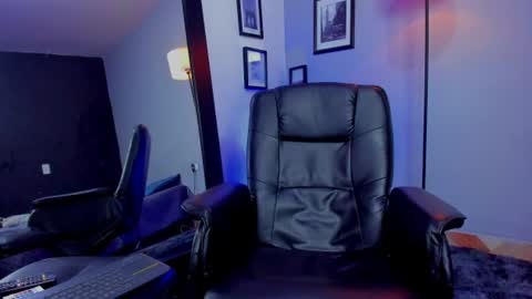 ronnie_crawford online show from June 2026 05:50:01 PM