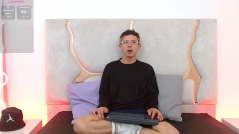 Snapshot of rooy_tay chatting on November 2025 03:42:02 AM rooy online show from November 2025 03:42:02 AM