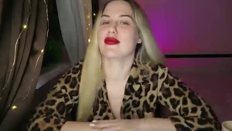 Rosali online show from November 2025 05:37:01 PM