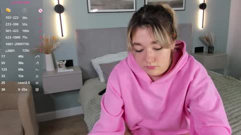 Mia online show from November 2025 07:32:01 AM