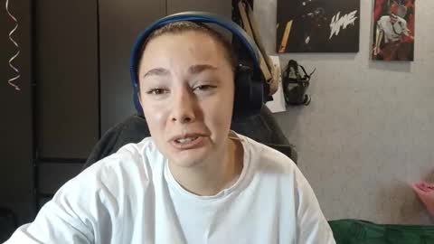 Kiki online show from October 2025 11:00:02 AM