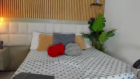 roseaurora online show from October 2025 12:45:02 PM