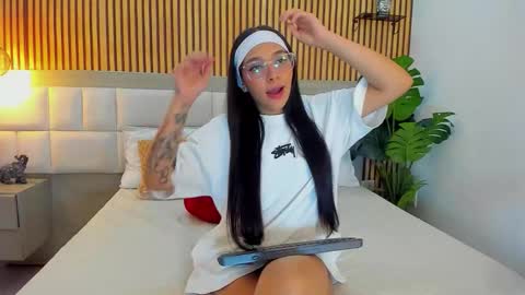 roseaurora online show from November 2025 12:37:02 PM