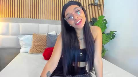 roseaurora online show from November 2025 12:59:01 PM