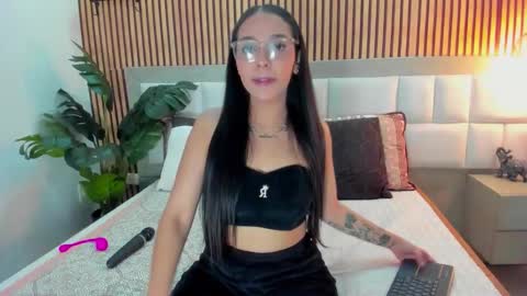 roseaurora online show from December 2025 12:43:01 PM