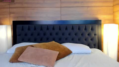 roseaurora online show from April 2026 12:25:01 PM