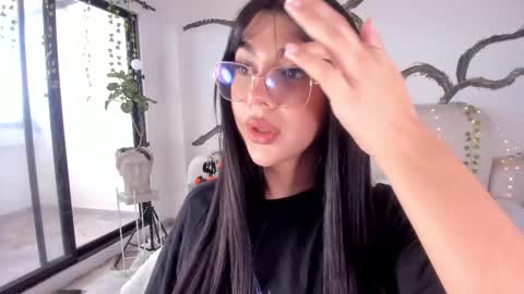 Rose online show from October 2025 01:47:02 PM