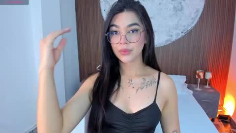 Snapshot of rosecassie chatting on May 2026 01:04:02 PM Rose online show from May 2026 01:04:02 PM
