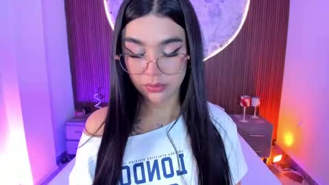 Snapshot of rosecassie chatting on May 2026 02:03:01 PM Rose online show from May 2026 02:03:01 PM