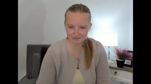 Snapshot of rosehypnotic chatting on April 2026 05:28:01 PM Rose online show from April 2026 05:28:01 PM