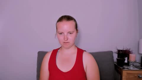 Snapshot of rosehypnotic chatting on June 2026 05:25:01 PM Rose online show from June 2026 05:25:01 PM