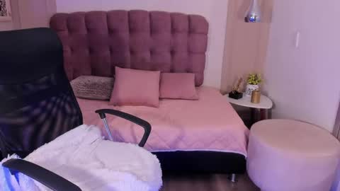 Rose Taylor online show from April 2026 02:25:01 PM