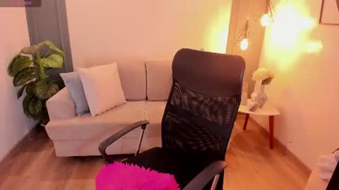 Snapshot of rosetaylorla chatting on July 2026 12:25:02 PM Rose Taylor online show from July 2026 12:25:02 PM