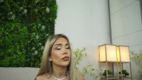 Snapshot of roshen_amira chatting on May 2026 04:04:02 PM Amii online show from May 2026 04:04:02 PM