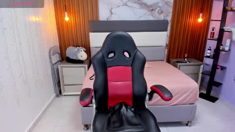 ROSSI online show from October 2025 07:37:02 PM