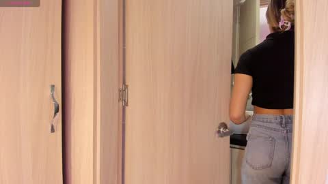 Rosse Daw Independent model  online show from December 2024 12:05:01 PM