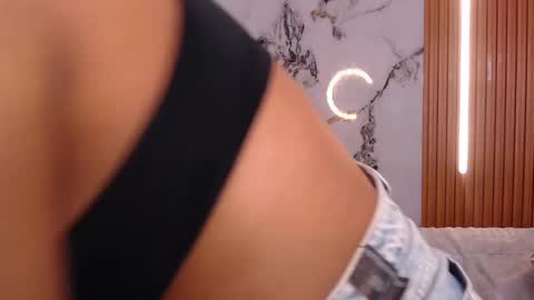 Rossi Hill online show from January 2026 08:01:01 PM