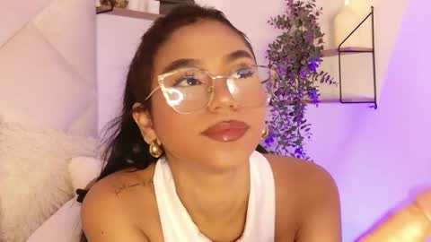 Snapshot of rossie_taylor chatting on May 2026 03:37:02 AM rossie online show from May 2026 03:37:02 AM