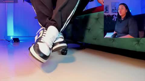 rosyejones online show from December 2025 03:12:02 AM