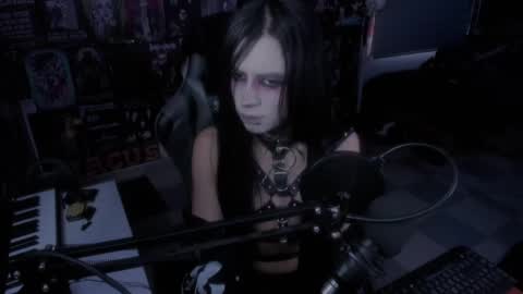 Snapshot of rotten_dreams chatting on February 2025 12:00:02 PM rot online show from February 2025 12:00:02 PM