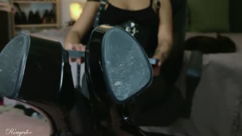 Snapshot of rougedoe chatting on July 2026 02:04:01 PM Mistress Lana online show from July 2026 02:04:01 PM