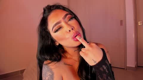 Snapshot of rouse_hallberg_ chatting on February 2025 11:47:01 PM DREAM online show from February 2025 11:47:01 PM