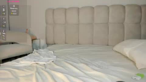 Snapshot of rouse_hallberg_ chatting on June 2026 12:56:02 AM DREAM online show from June 2026 12:56:02 AM