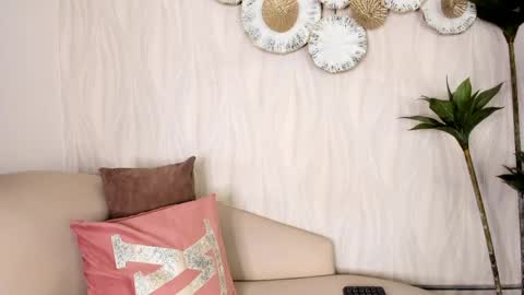 rouse_pink__ online show from April 2026 01:41:01 PM