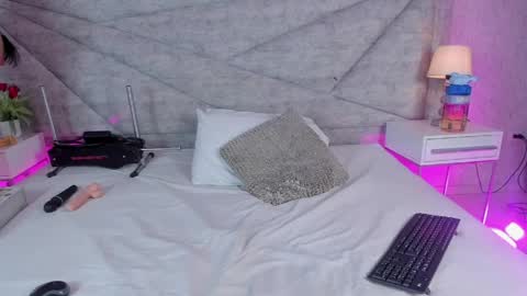 Snapshot of rouse_sweet_ chatting on May 2026 09:53:02 PM ROUSE online show from May 2026 09:53:02 PM