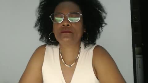 luxa online show from October 2025 10:41:02 PM