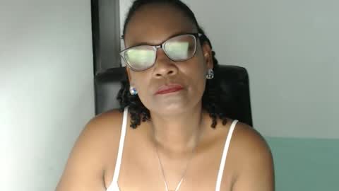 Snapshot of roushlove chatting on April 2026 12:25:02 PM luxa online show from April 2026 12:25:02 PM