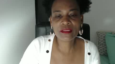 Snapshot of roushlove chatting on May 2026 04:01:01 PM luxa online show from May 2026 04:01:01 PM