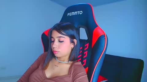 rousse_violet online show from November 2025 10:10:02 PM