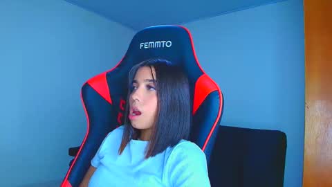 rousse_violet online show from November 2025 11:27:01 PM