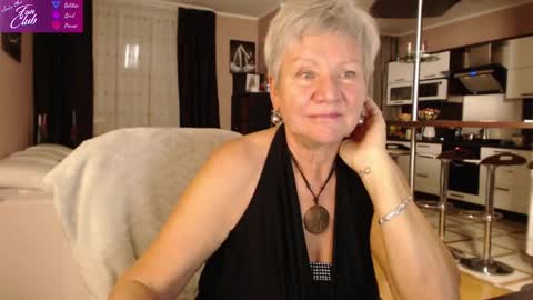 Snapshot of roxana_brooks chatting on December 2024 03:00:02 PM Roxana online show from December 2024 03:00:02 PM