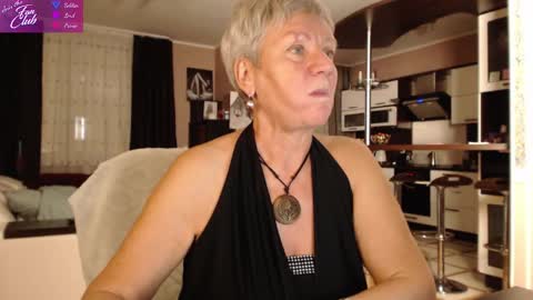 Snapshot of roxana_brooks chatting on December 2024 06:27:02 PM Roxana online show from December 2024 06:27:02 PM