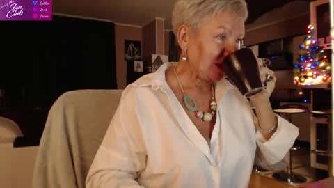 Snapshot of roxana_brooks chatting on December 2024 05:42:01 PM Roxana online show from December 2024 05:42:01 PM