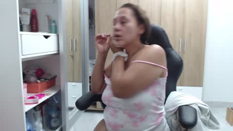 Snapshot of roxanalove7 chatting on February 2025 04:04:01 AM Roxana online show from February 2025 04:04:01 AM