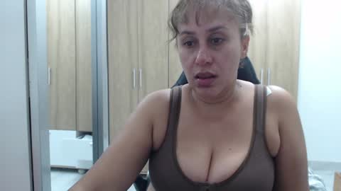Snapshot of roxanalove7 chatting on February 2025 04:31:02 AM Roxana online show from February 2025 04:31:02 AM