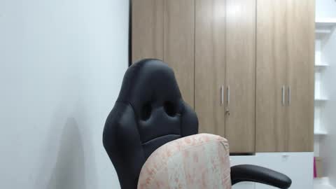 Roxana online show from November 2025 09:19:02 PM